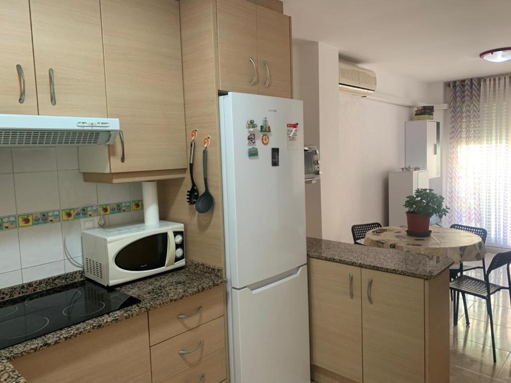 Alquilo Hermoso Apartamento En La Paradisiaca Oropesa Del Mar, 2Habitaciones, 1 Bano, Cocina, Salon, Aire Acondicionado Y Balcon A 400 Metros De La Playa Morro De Gos, Muy Cerca De Supermercados, Comercios Y Bares Bagian luar foto