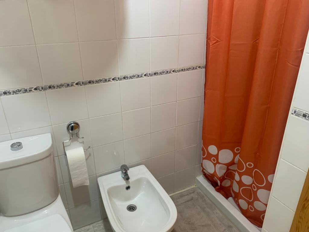 Alquilo Hermoso Apartamento En La Paradisiaca Oropesa Del Mar, 2Habitaciones, 1 Bano, Cocina, Salon, Aire Acondicionado Y Balcon A 400 Metros De La Playa Morro De Gos, Muy Cerca De Supermercados, Comercios Y Bares Bagian luar foto